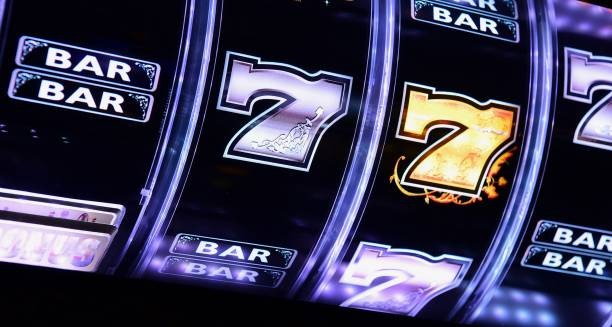 garansi kekalahan live-dealer studio and mobile app interface